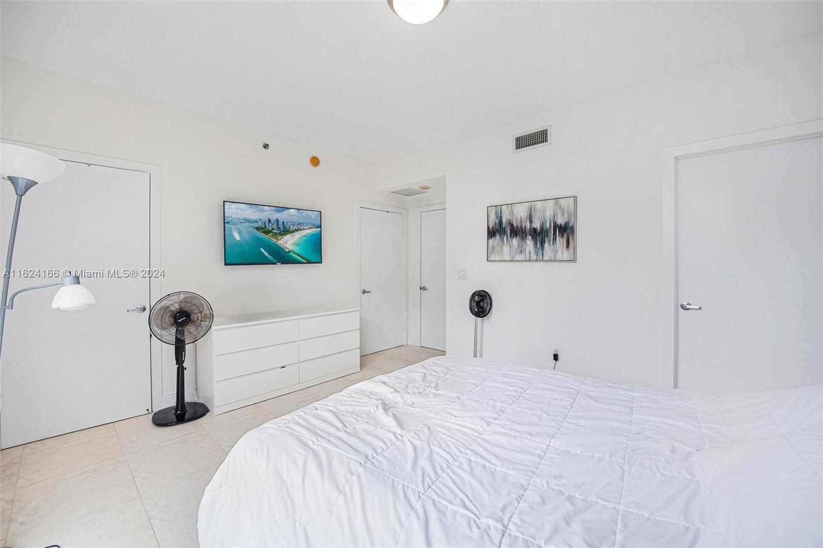 1060 Brickell Ave # 1607