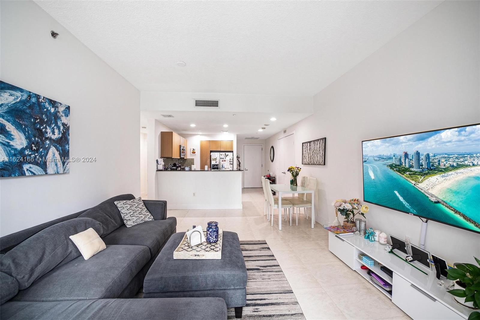 1060 Brickell Ave # 1607