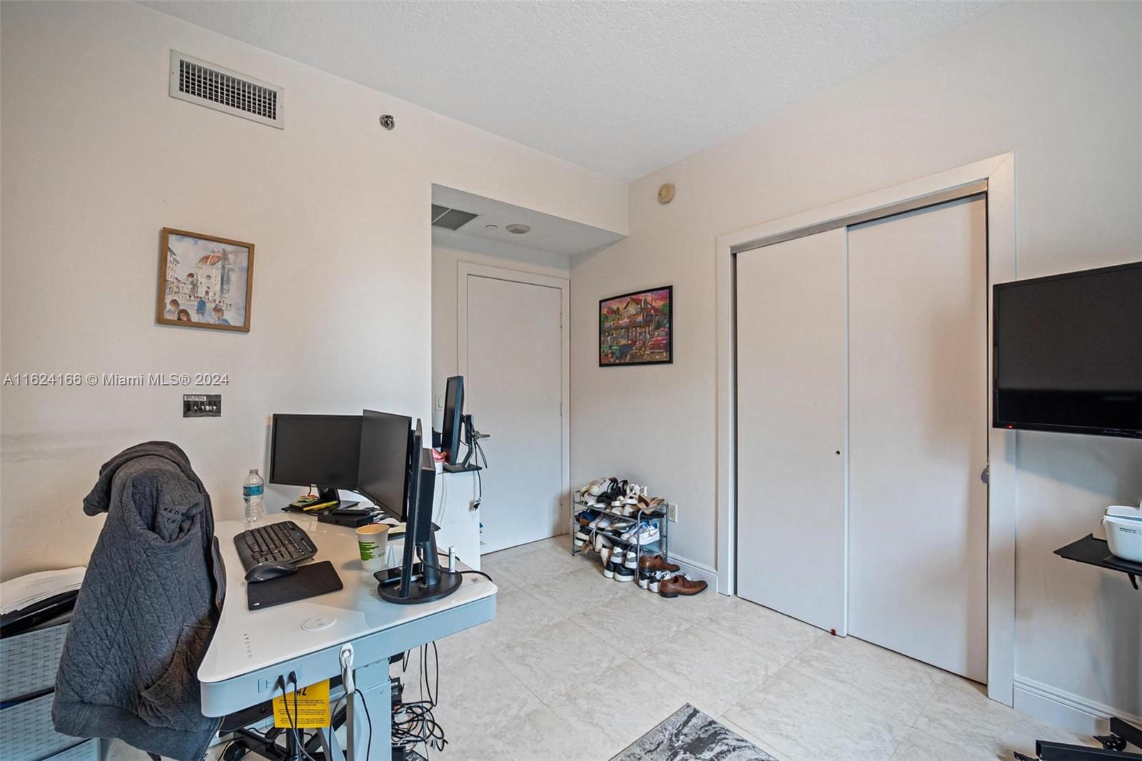 1060 Brickell Ave # 1607