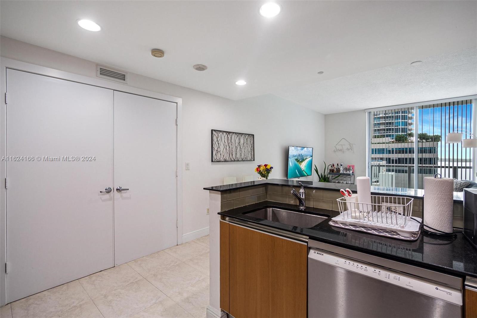 1060 Brickell Ave # 1607