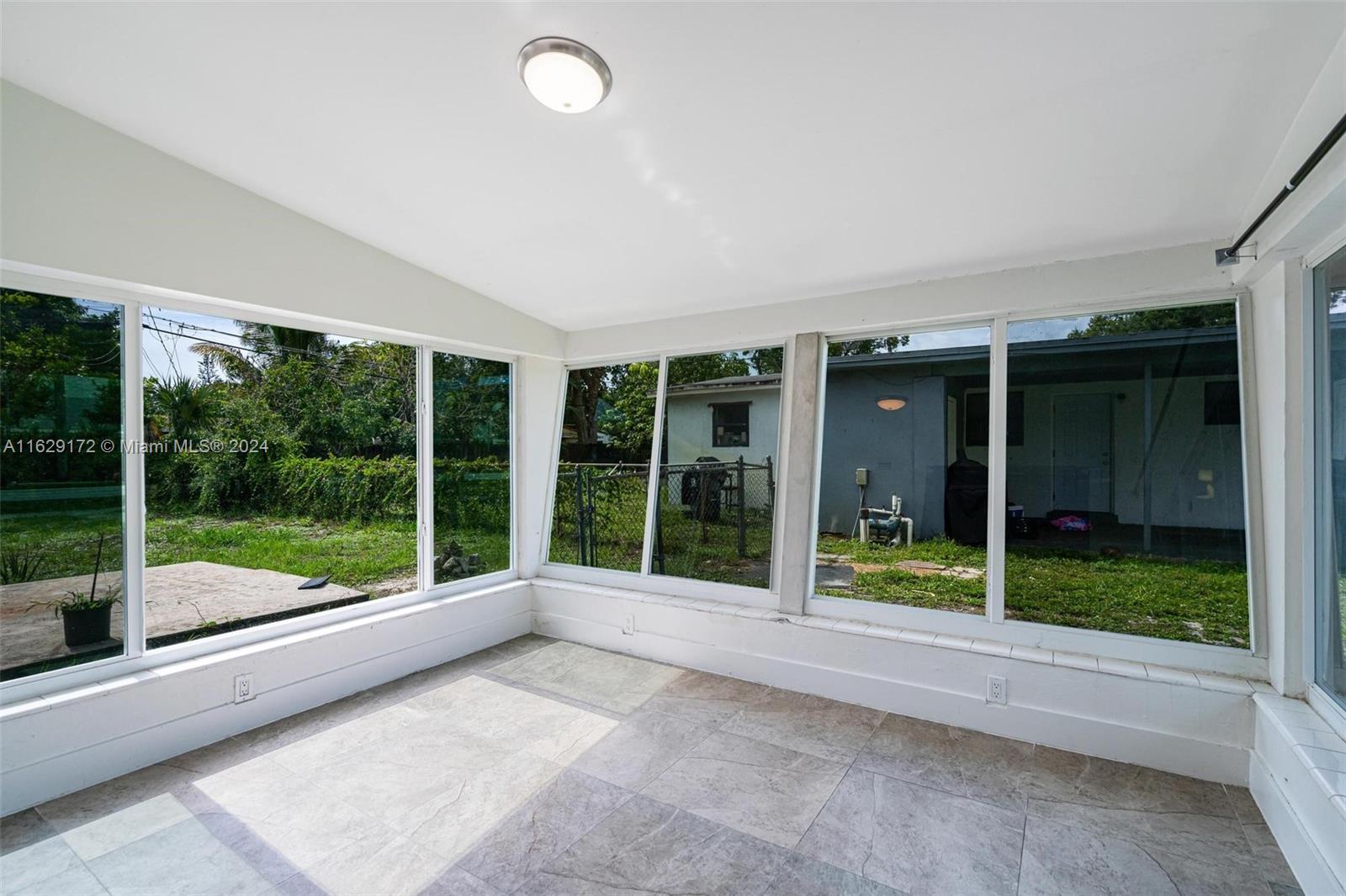 118 SW 24th Ave