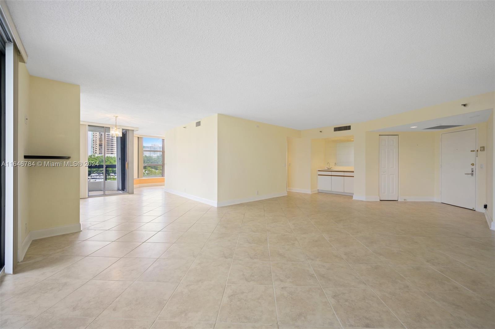 3500 Mystic Pointe Dr # 305