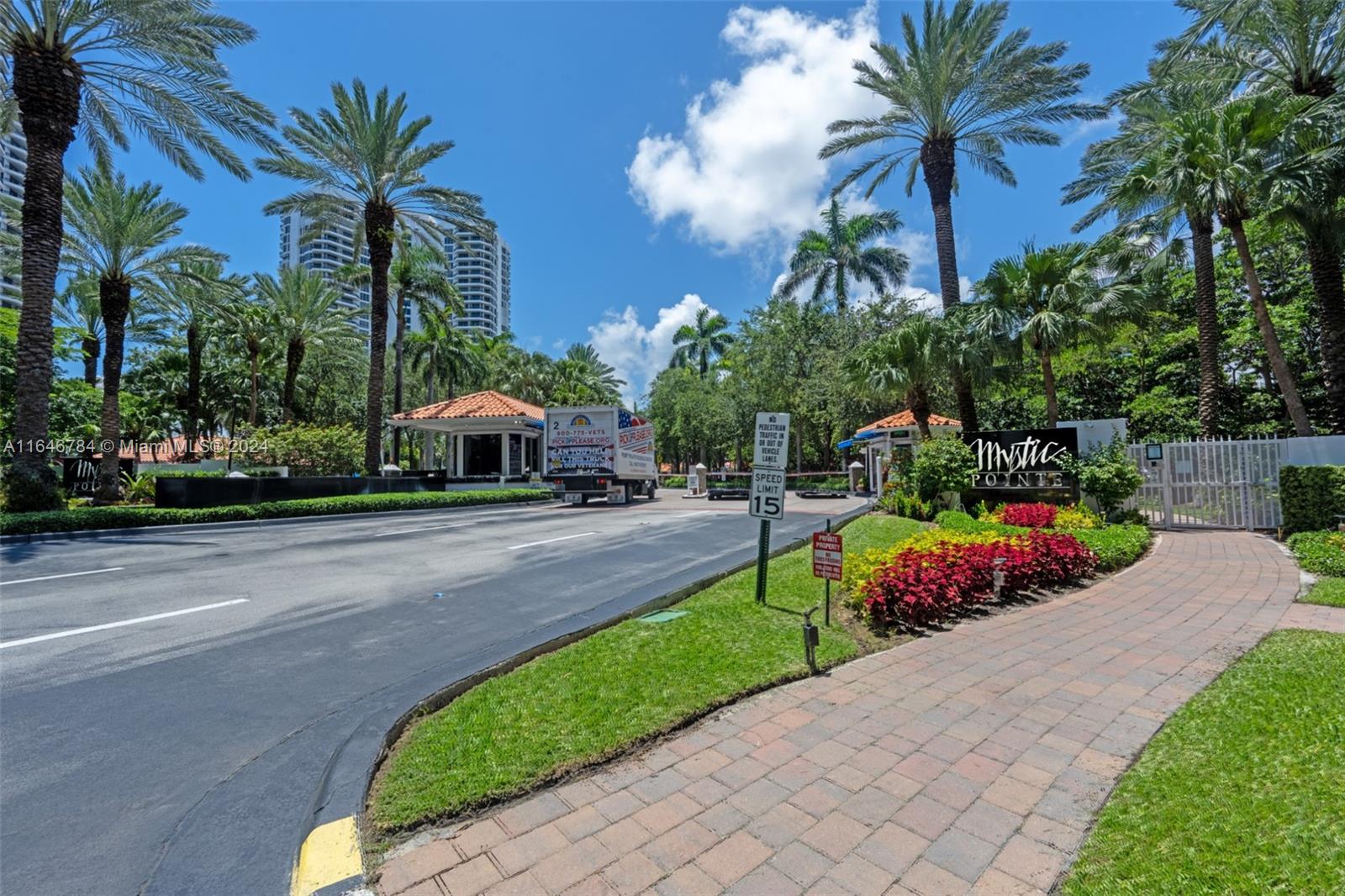 3500 Mystic Pointe Dr # 305