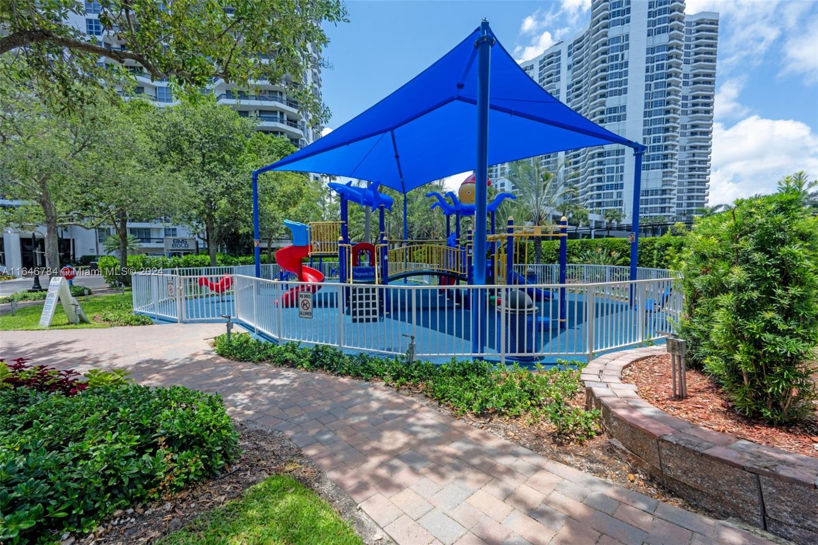 3500 Mystic Pointe Dr # 305