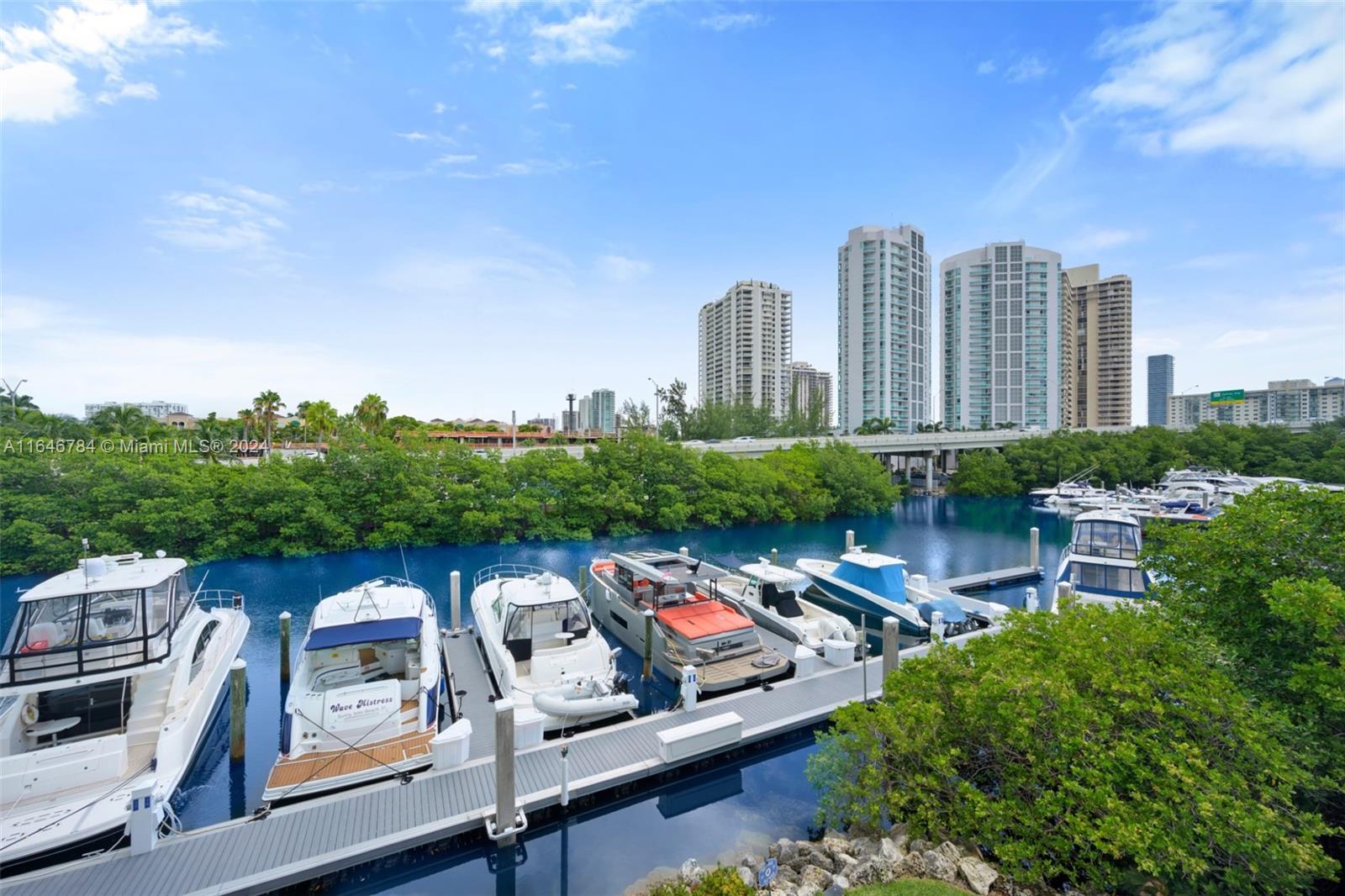 3500 Mystic Pointe Dr # 305