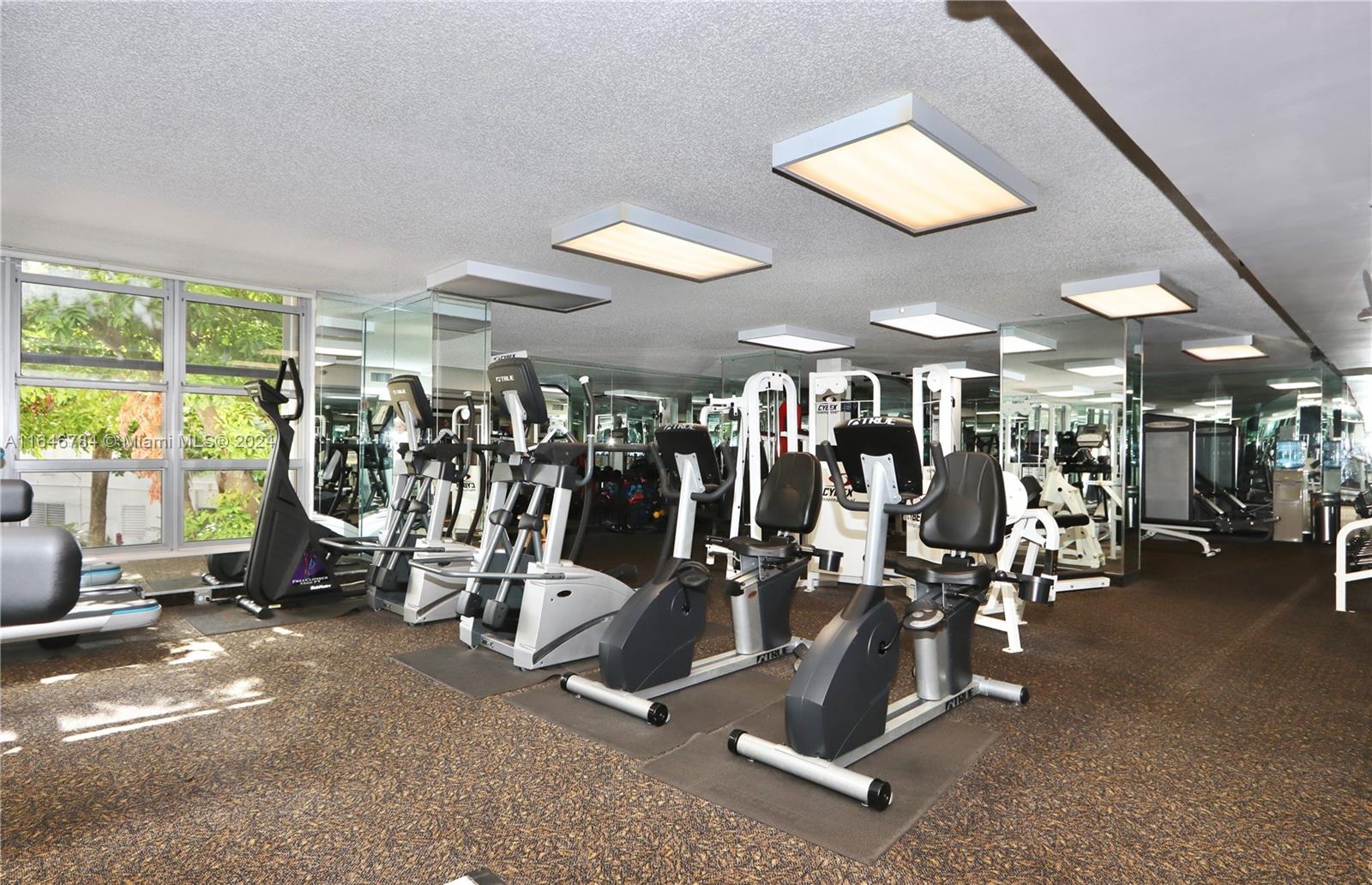 3500 Mystic Pointe Dr # 305