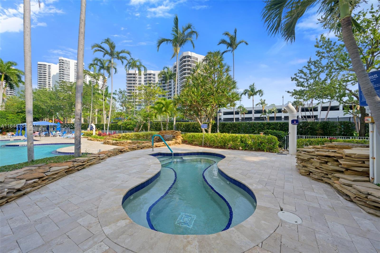 3500 Mystic Pointe Dr # 305