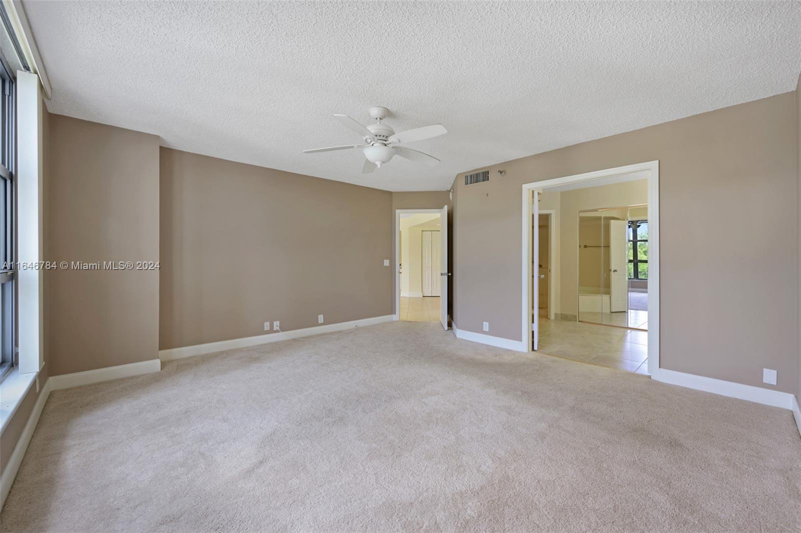 3500 Mystic Pointe Dr # 305