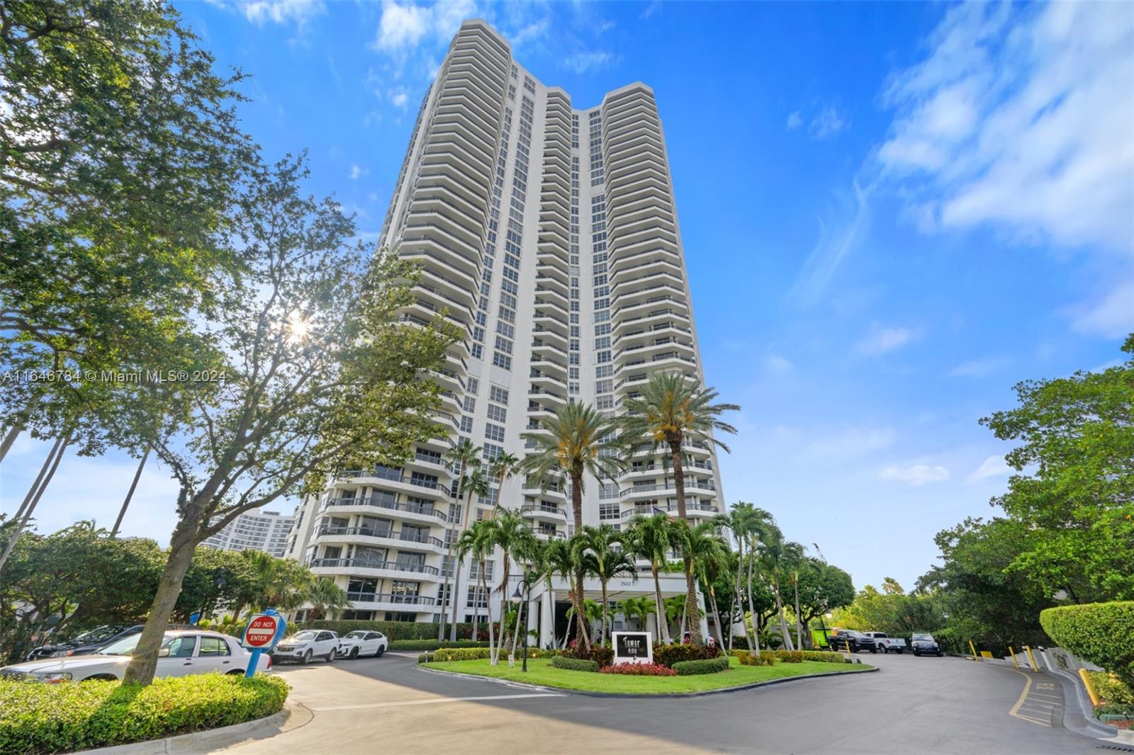 3500 Mystic Pointe Dr # 305