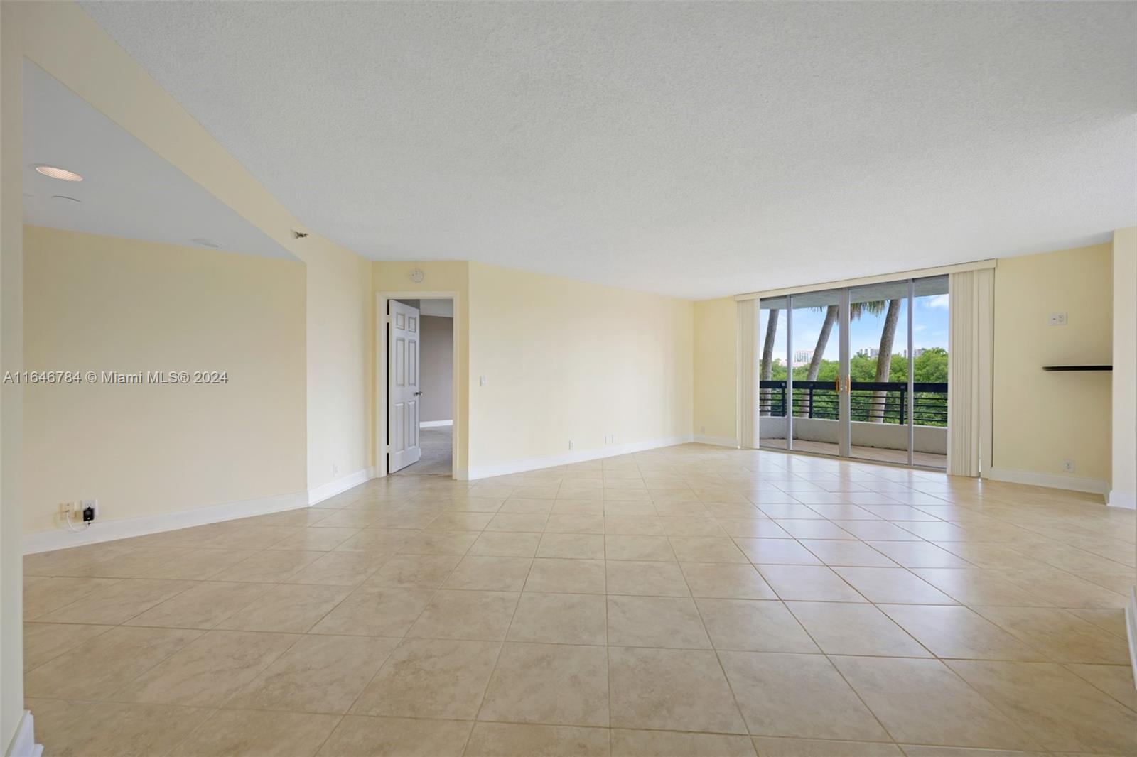 3500 Mystic Pointe Dr # 305