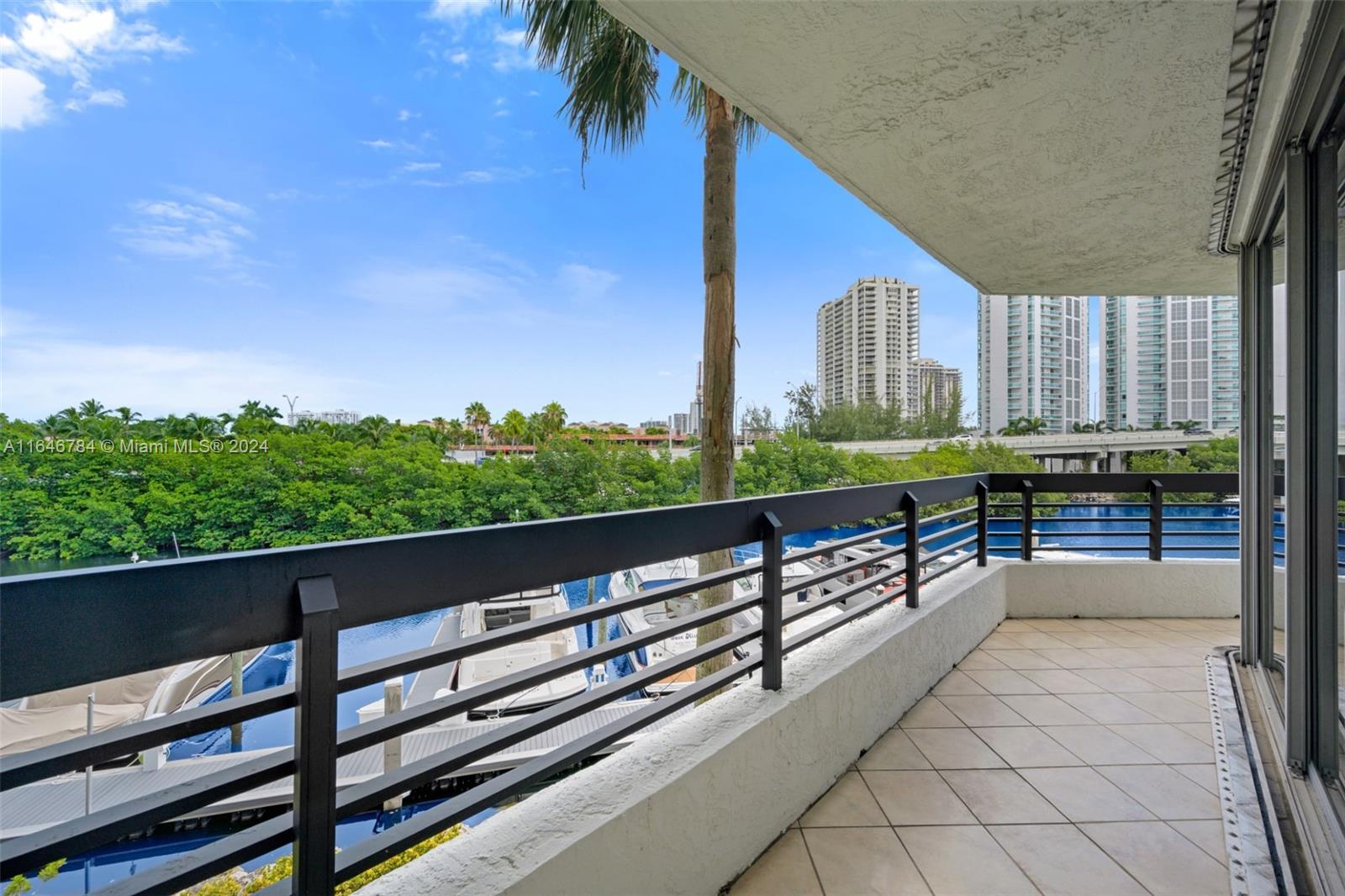 3500 Mystic Pointe Dr # 305