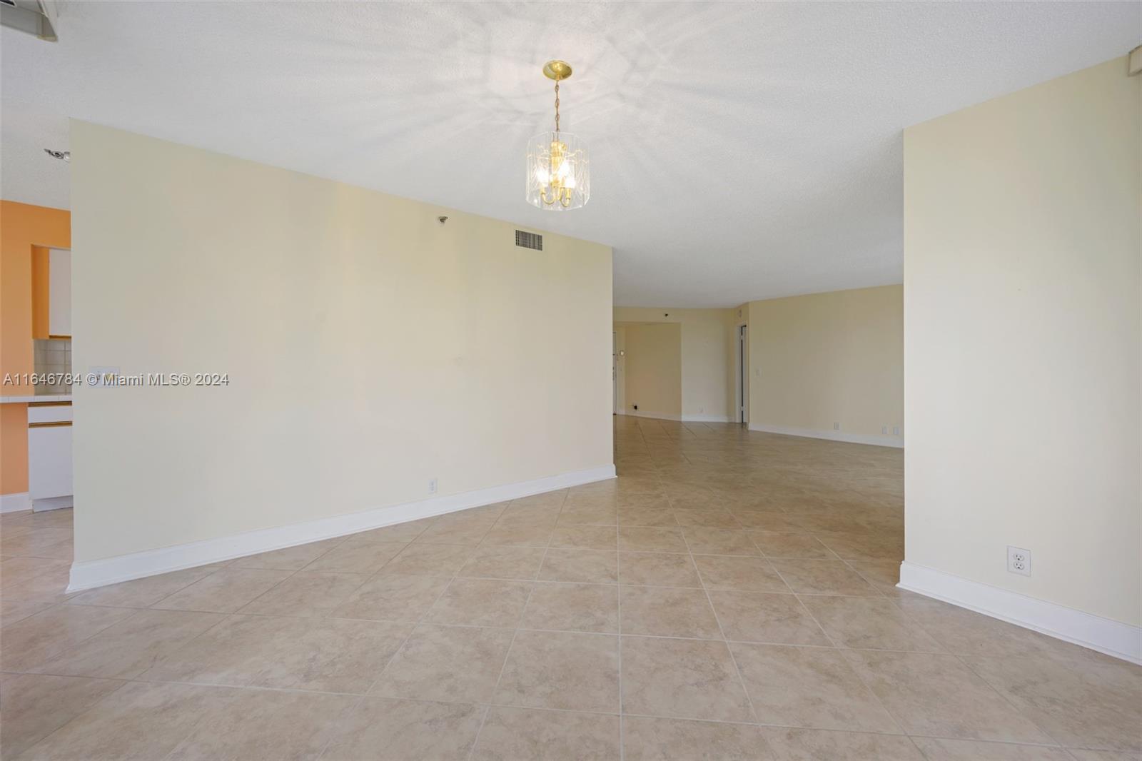 3500 Mystic Pointe Dr # 305