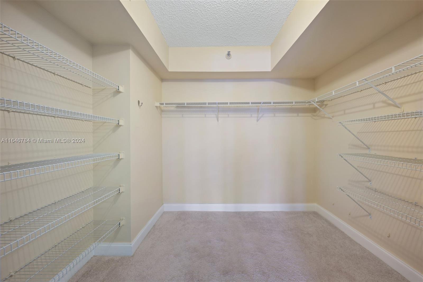 3500 Mystic Pointe Dr # 305