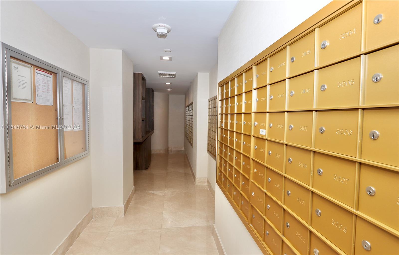 3500 Mystic Pointe Dr # 305