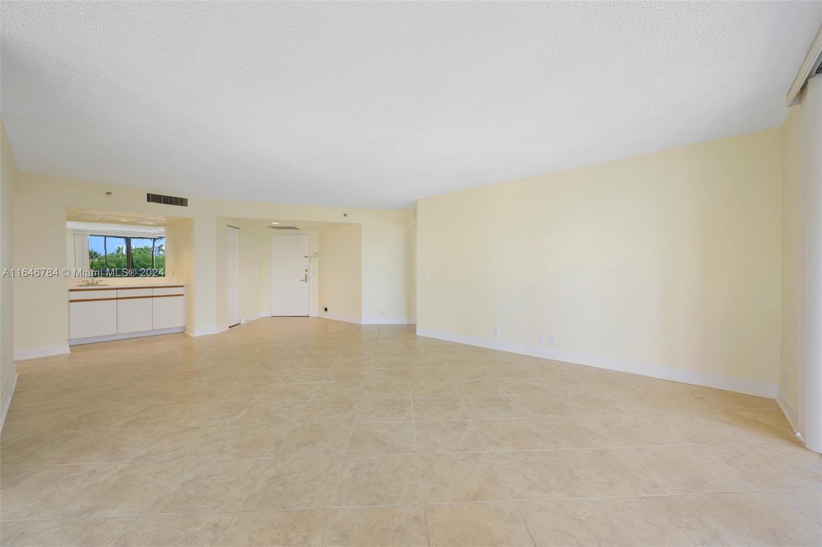 3500 Mystic Pointe Dr # 305