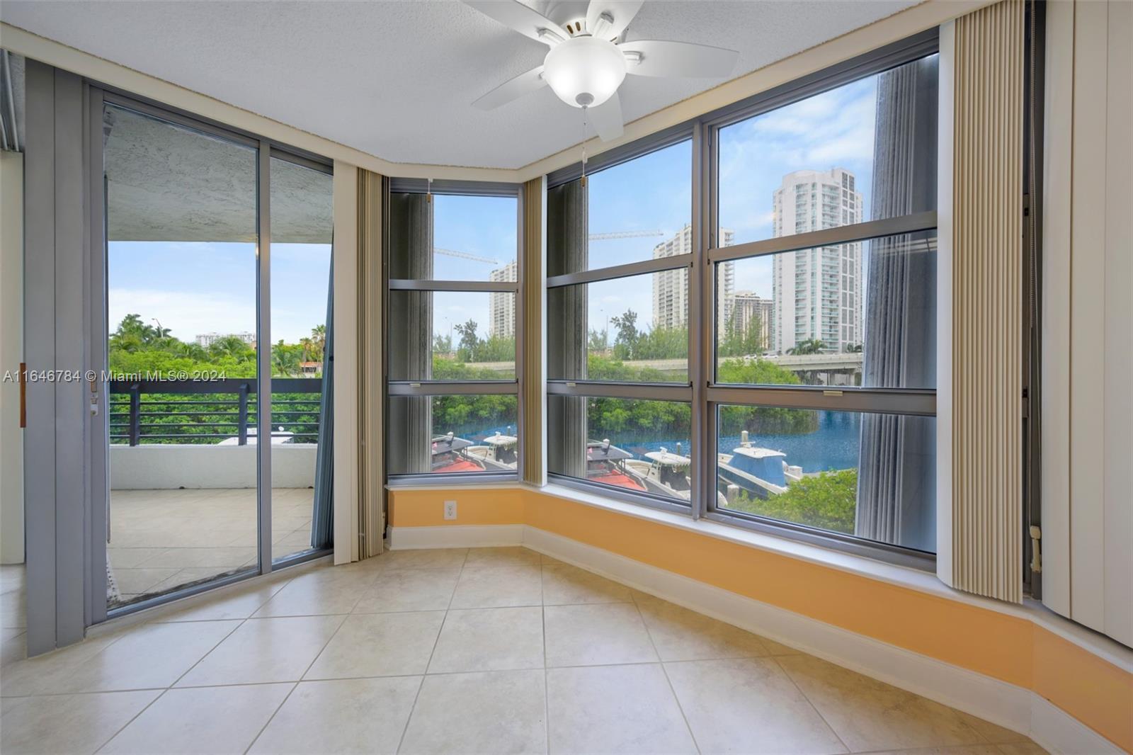 3500 Mystic Pointe Dr # 305