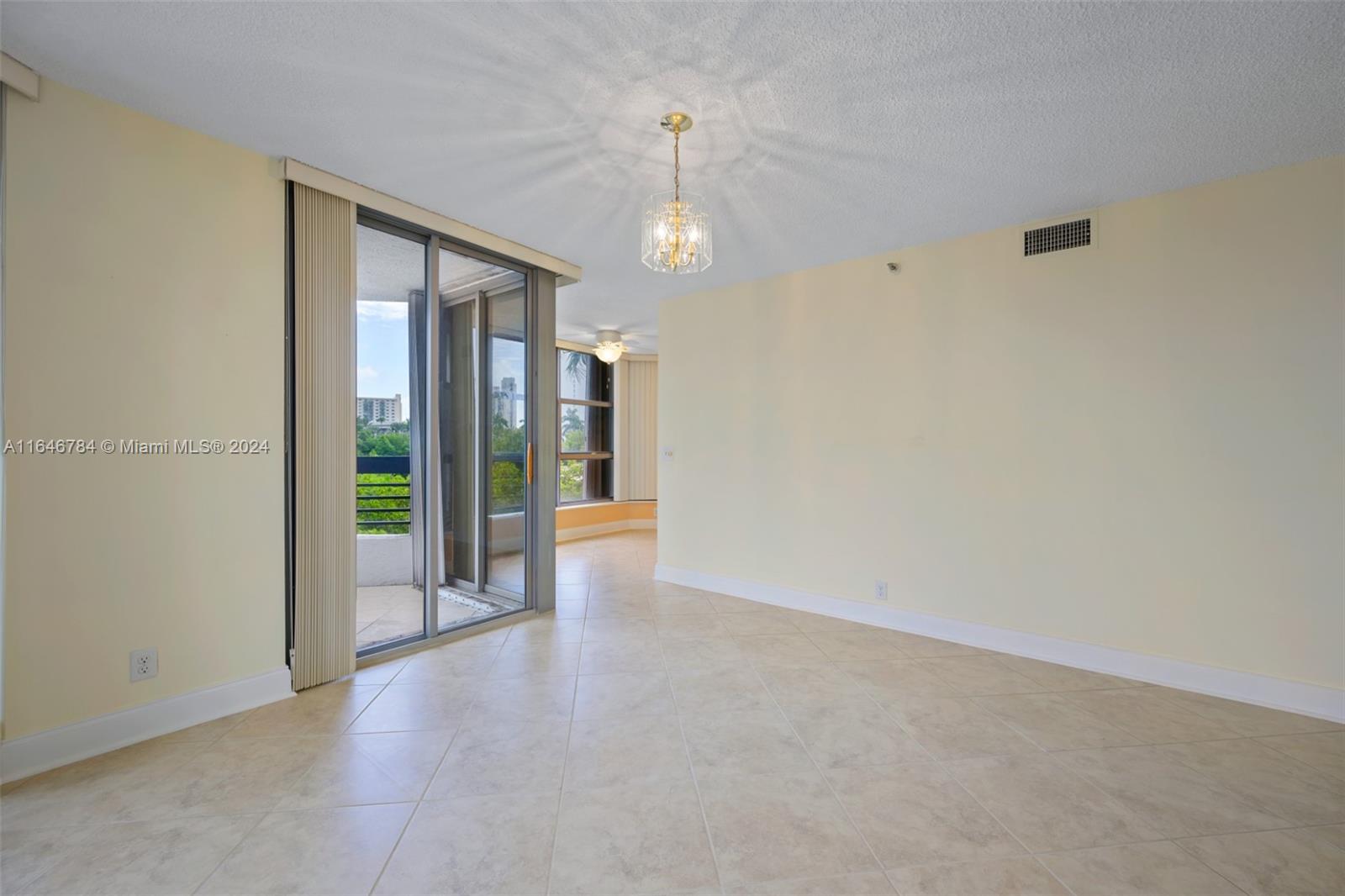3500 Mystic Pointe Dr # 305