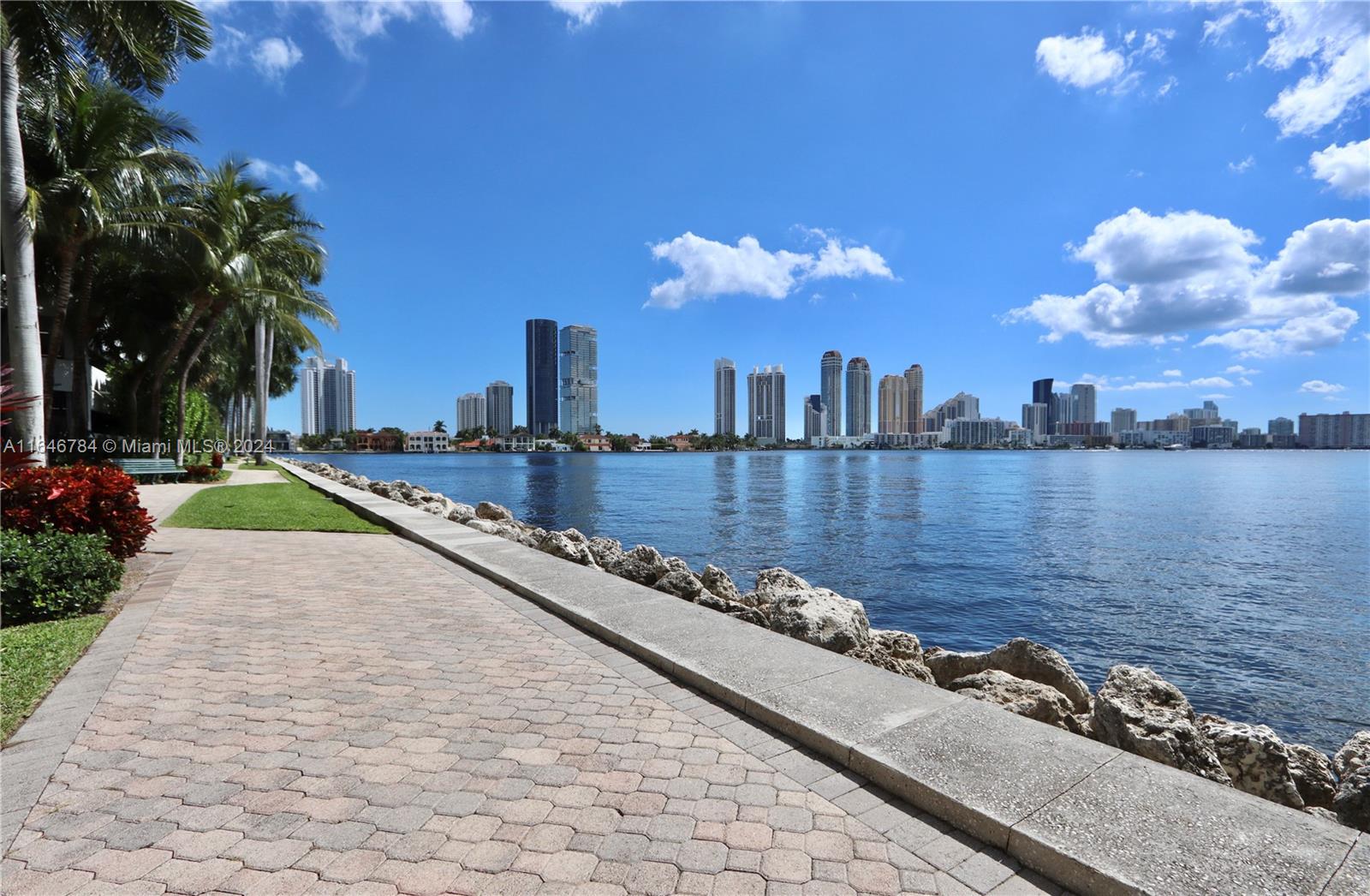 3500 Mystic Pointe Dr # 305