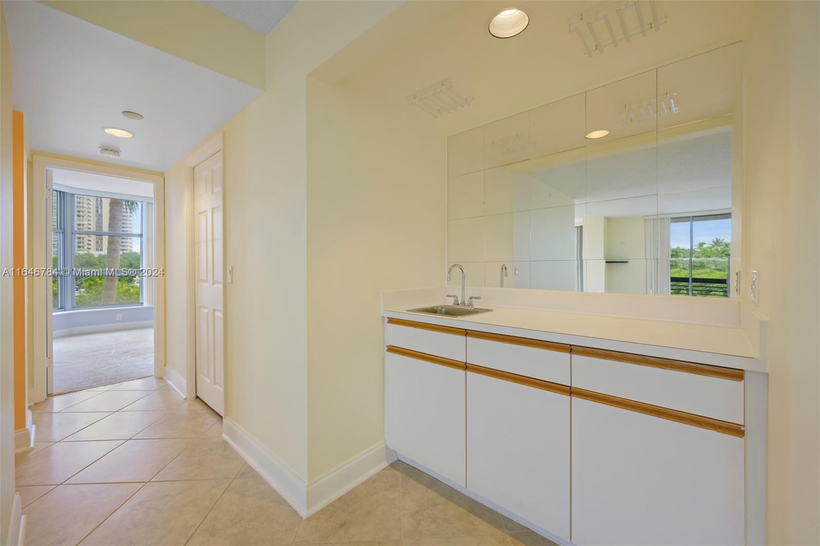 3500 Mystic Pointe Dr # 305