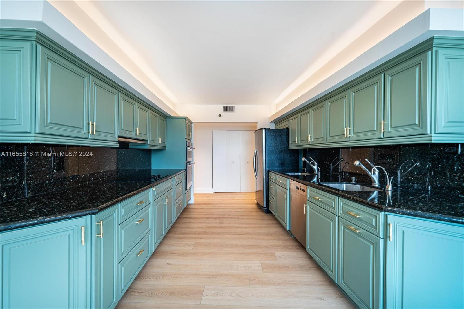 9 Island Ave # 414