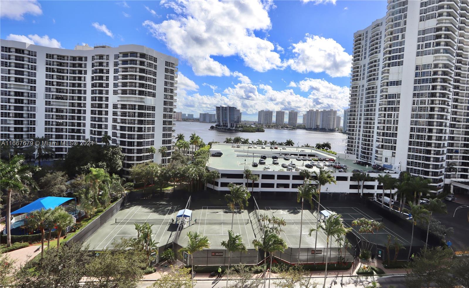 3500 Mystic Pointe Dr # 1703