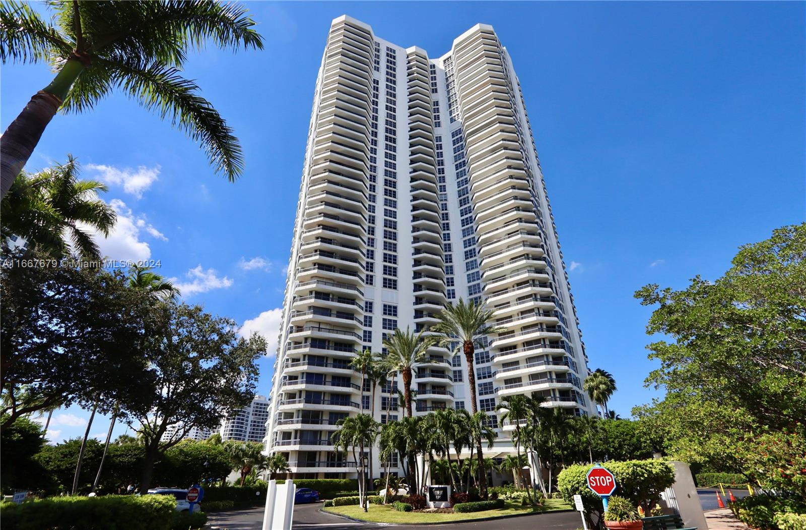 3500 Mystic Pointe Dr # 1703