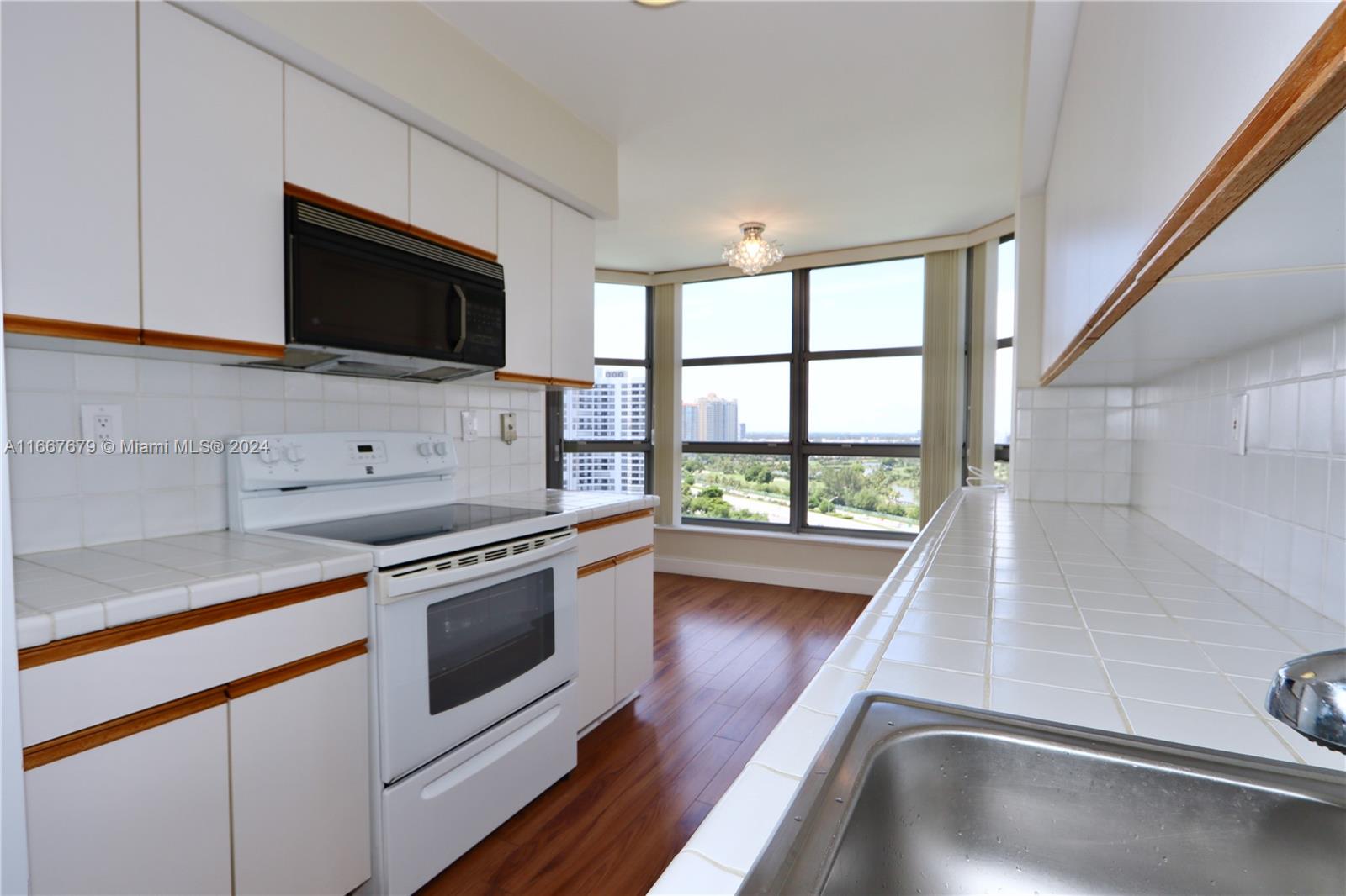 3500 Mystic Pointe Dr # 1703