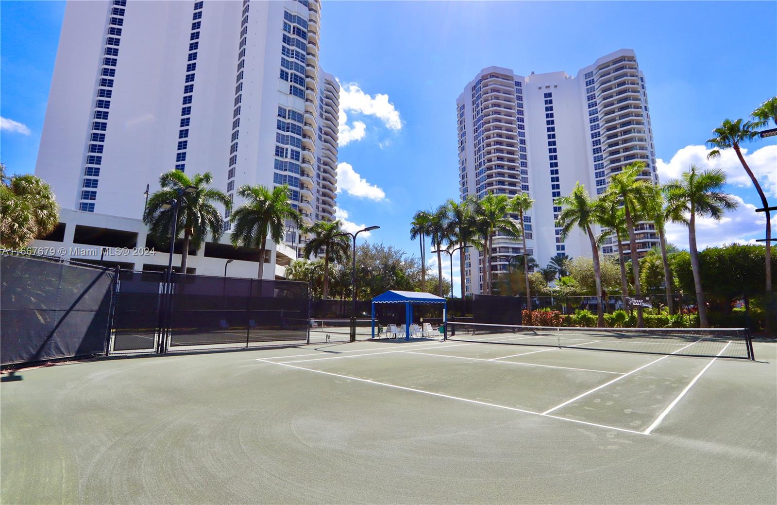 3500 Mystic Pointe Dr # 1703