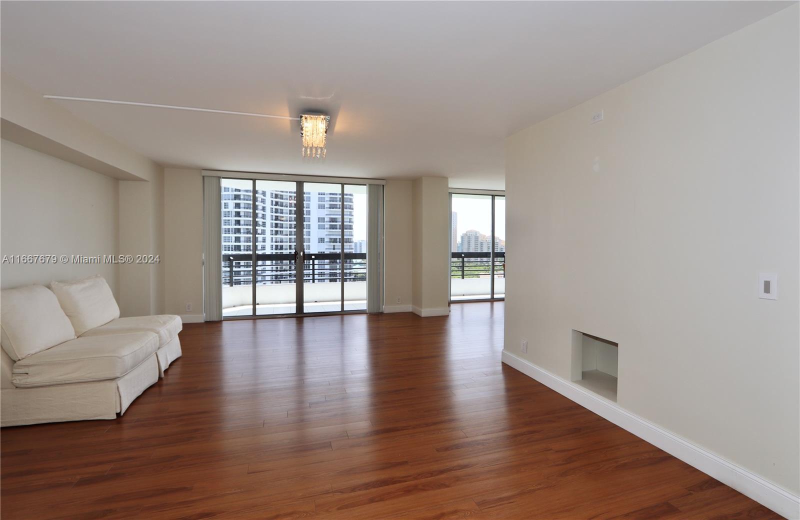 3500 Mystic Pointe Dr # 1703