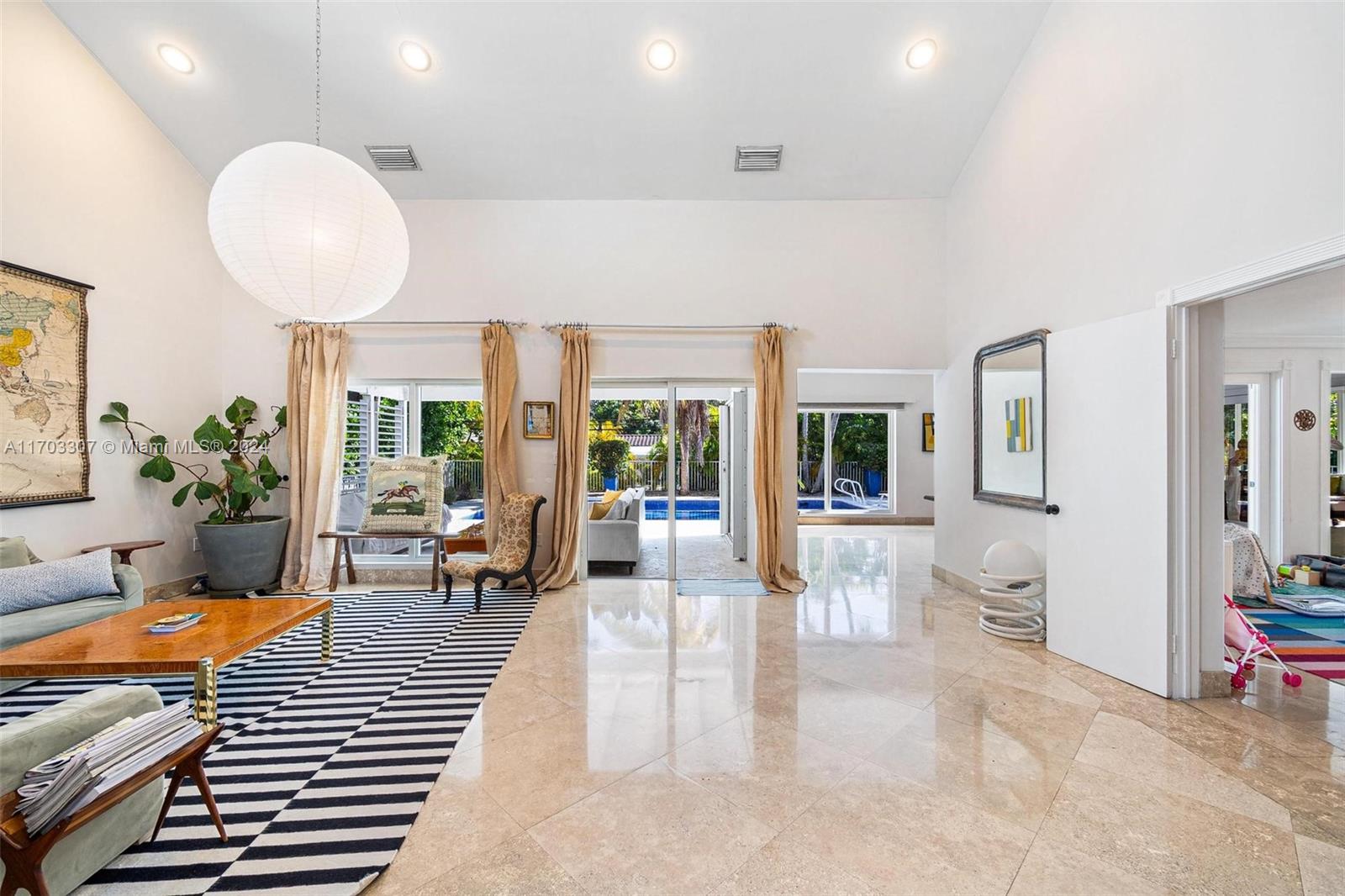 525 Ridgewood Rd