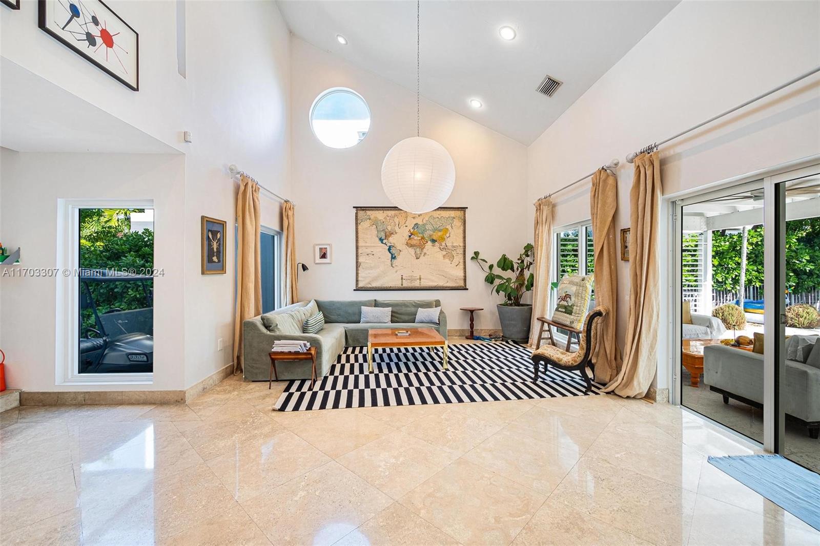 525 Ridgewood Rd