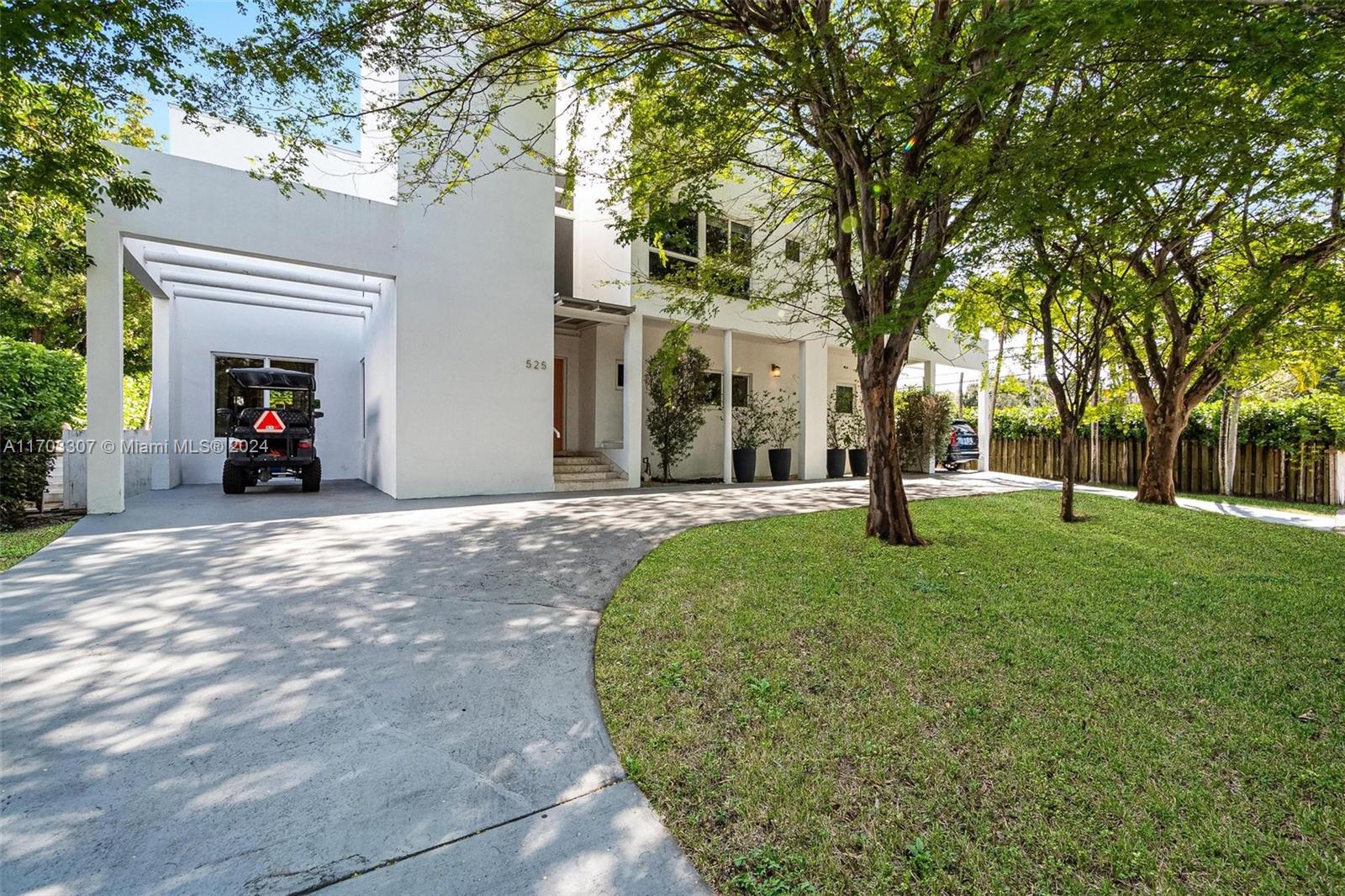 525 Ridgewood Rd