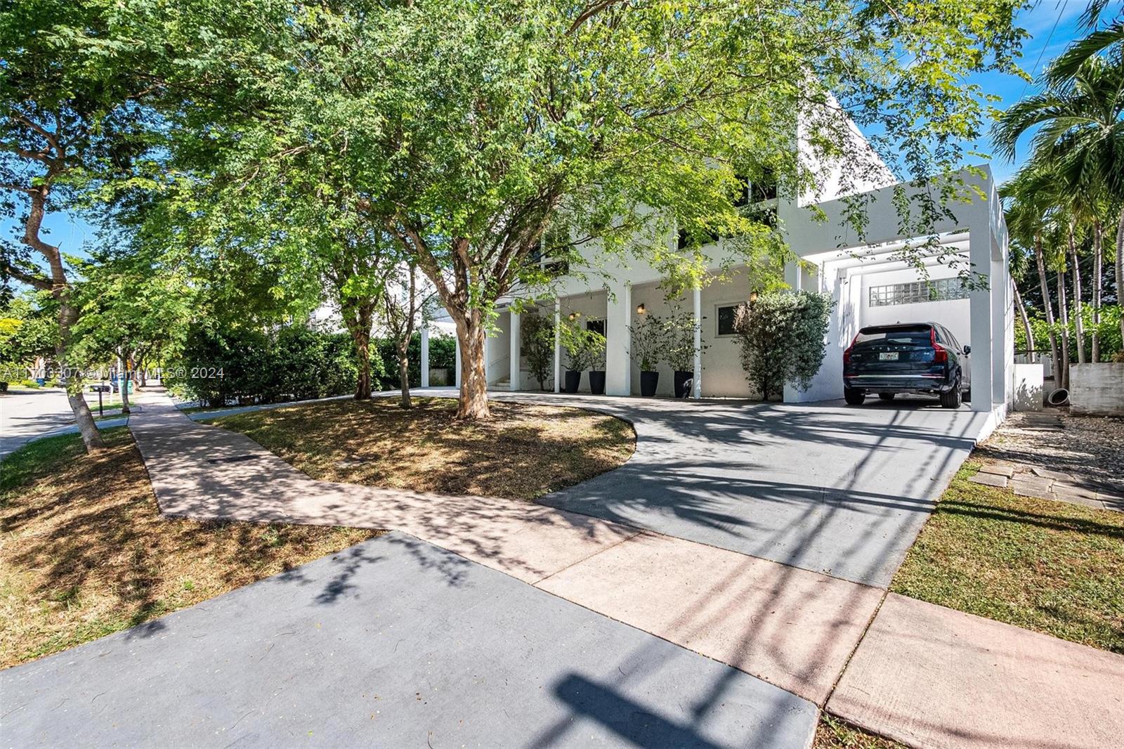 525 Ridgewood Rd