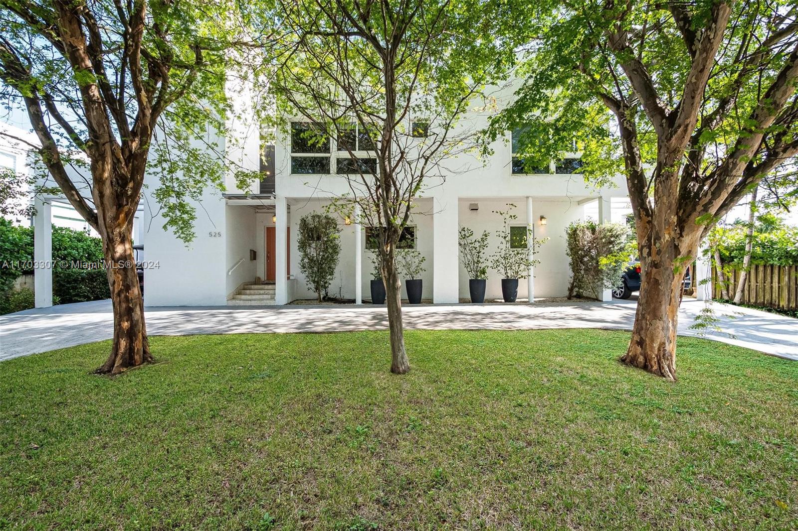 525 Ridgewood Rd