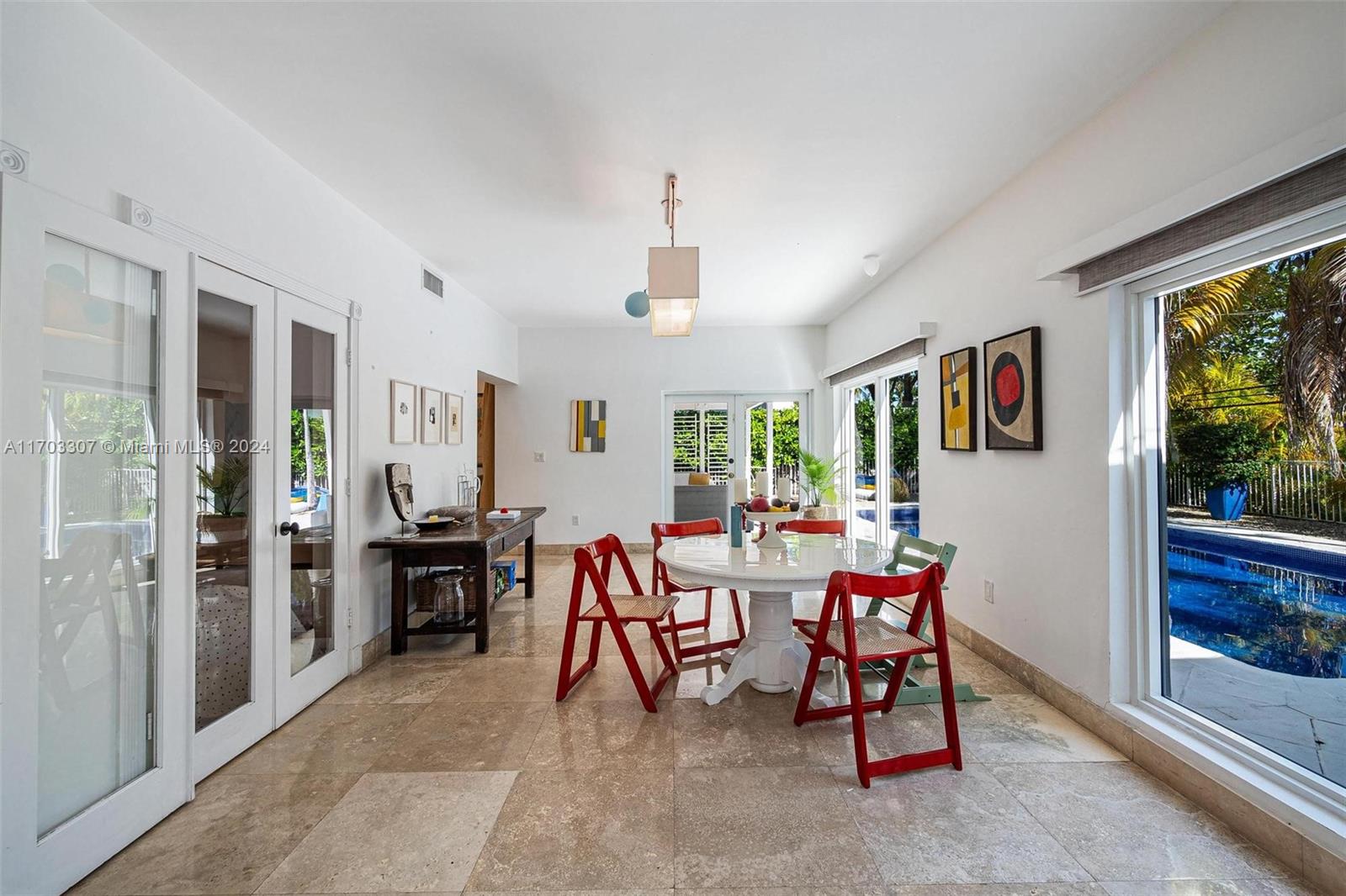 525 Ridgewood Rd