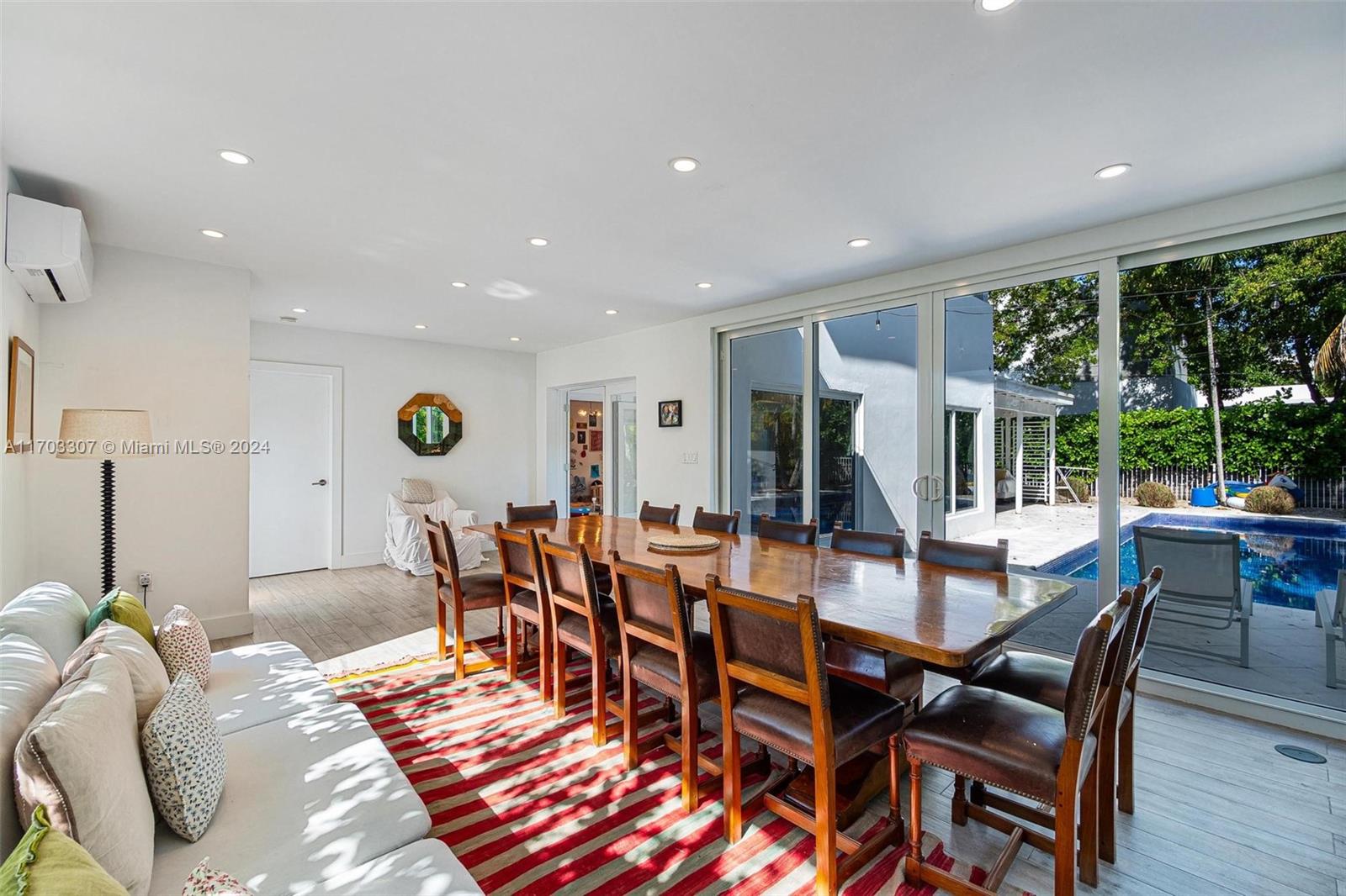 525 Ridgewood Rd