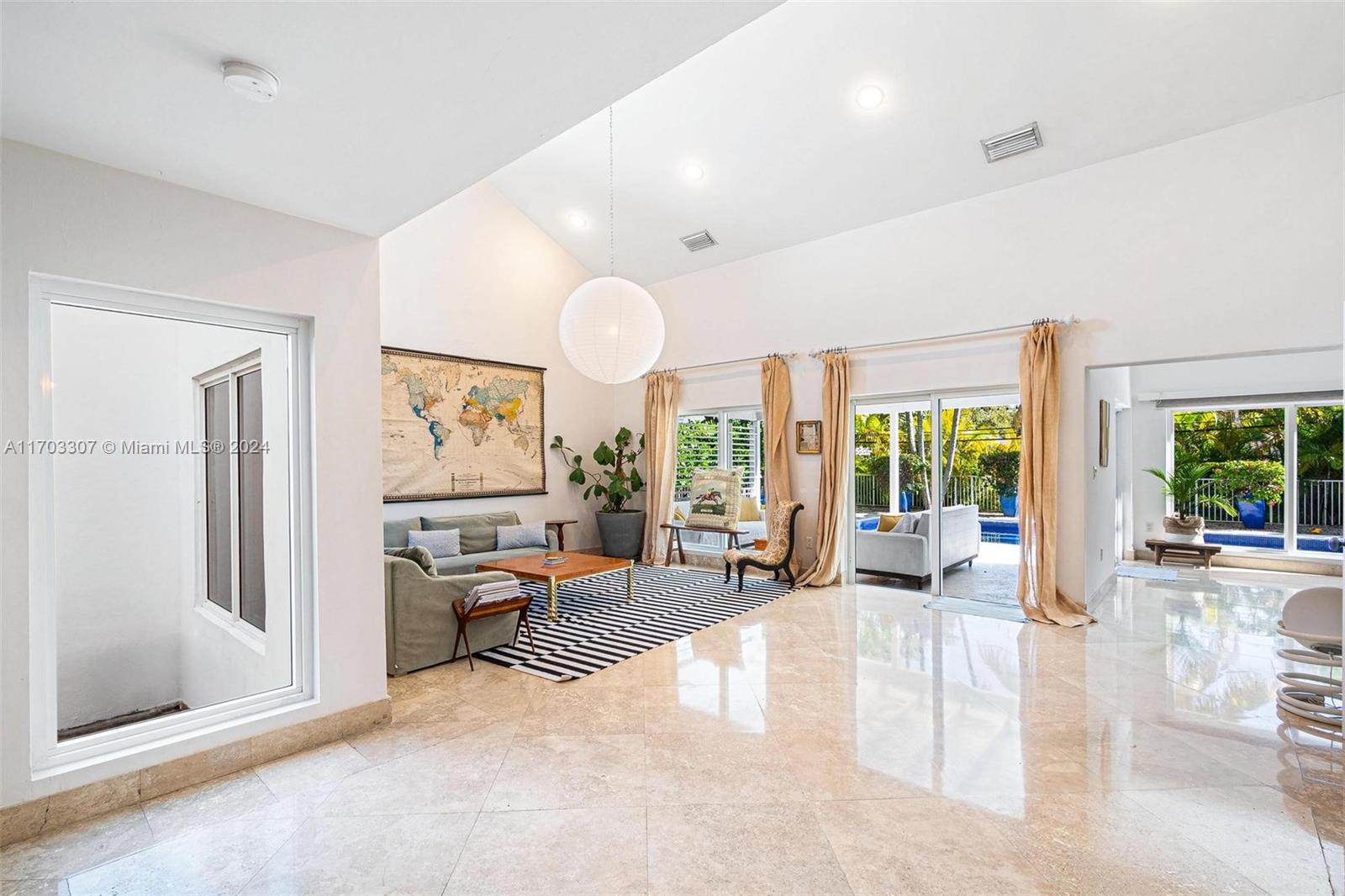 525 Ridgewood Rd