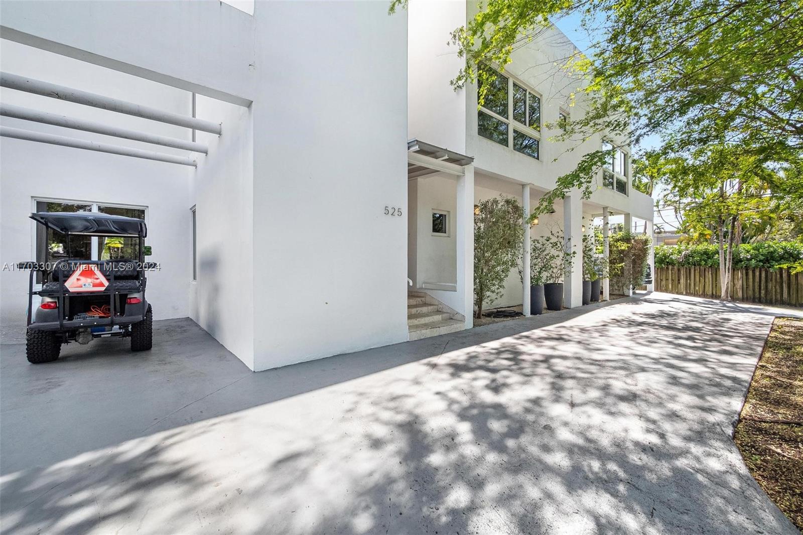 525 Ridgewood Rd