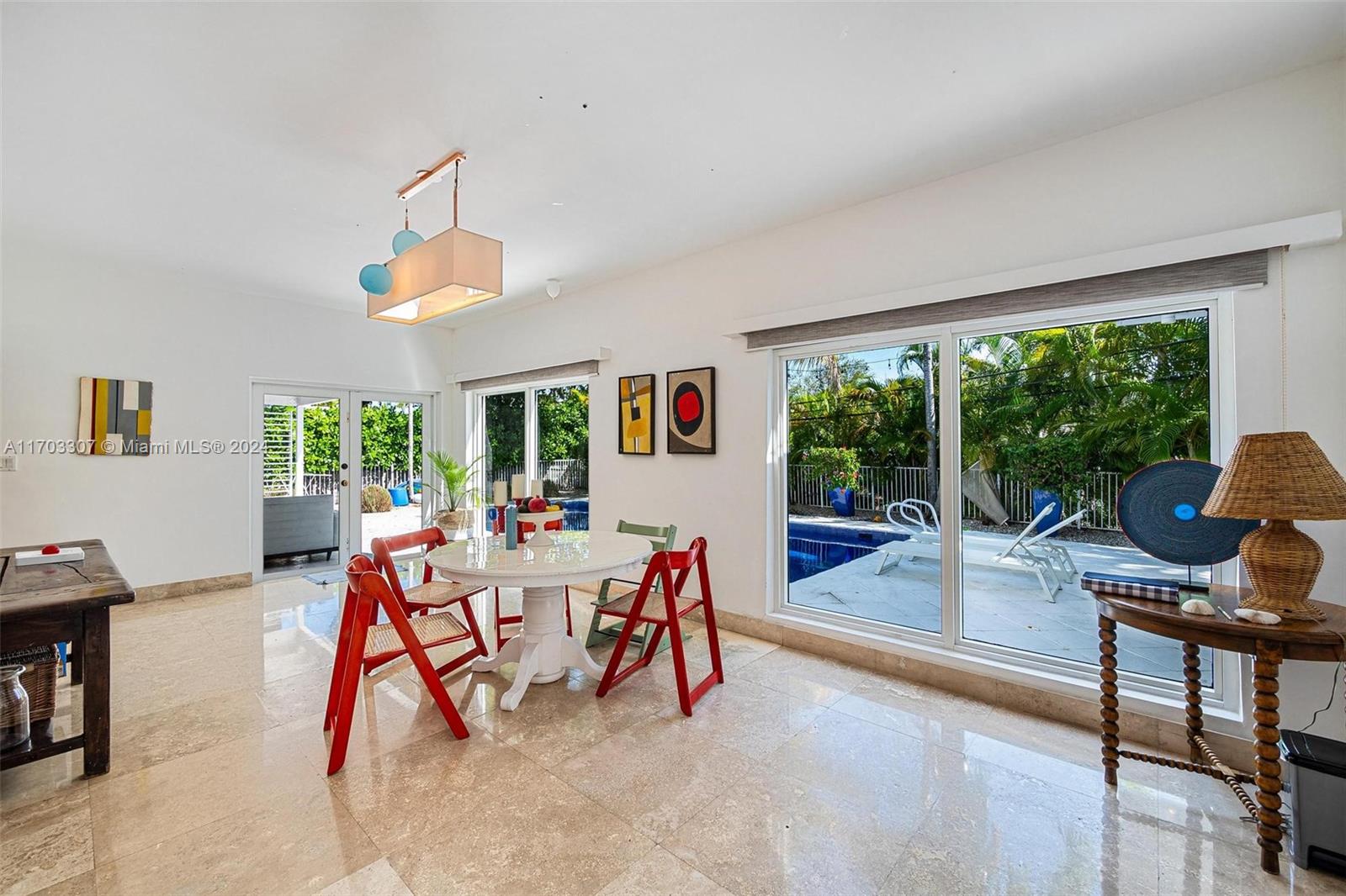 525 Ridgewood Rd