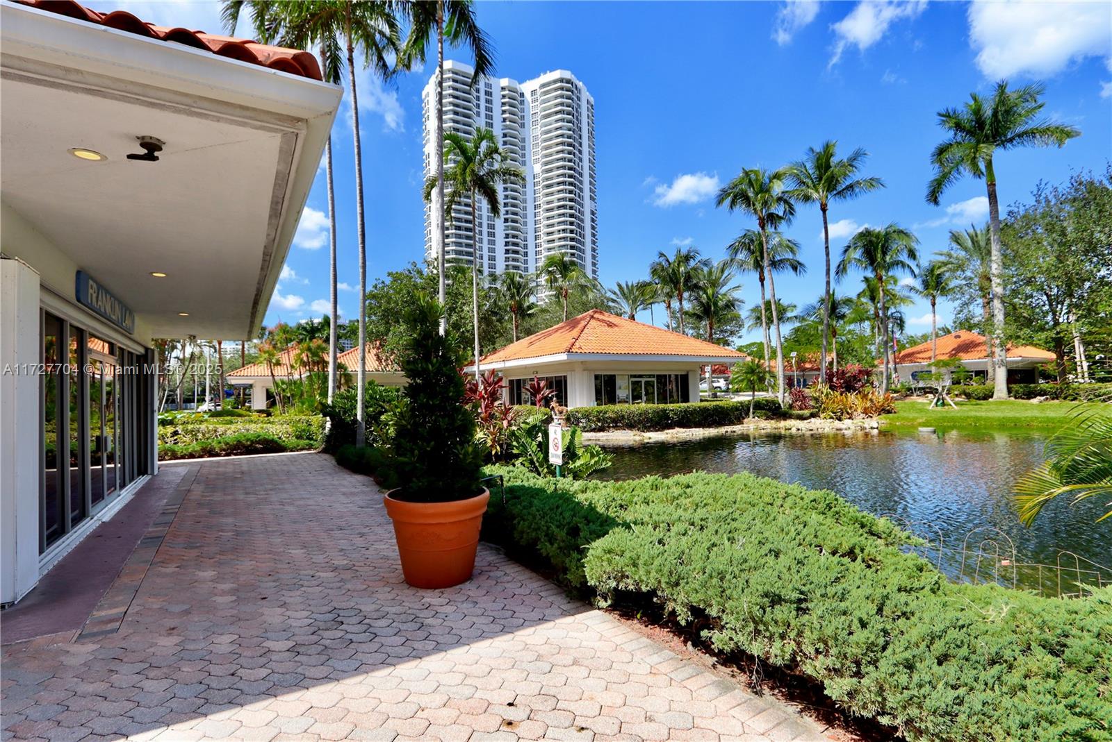 3500 Mystic Pointe Dr # 2708