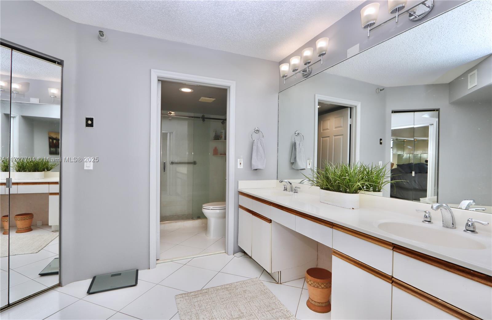 3500 Mystic Pointe Dr # 2708