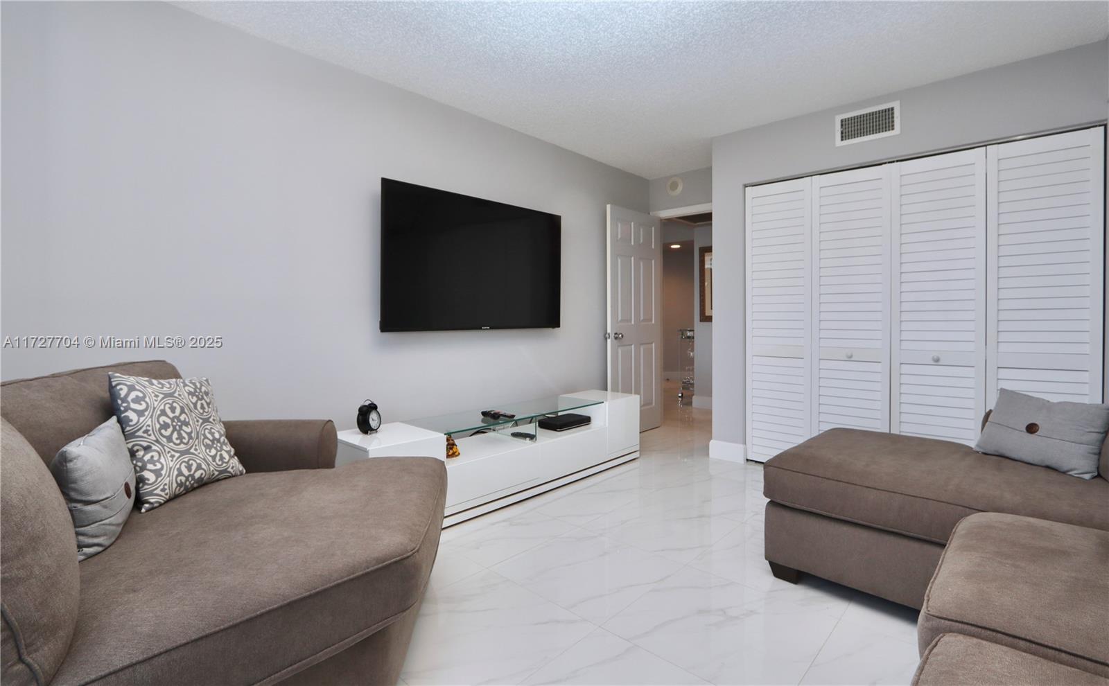 3500 Mystic Pointe Dr # 2708