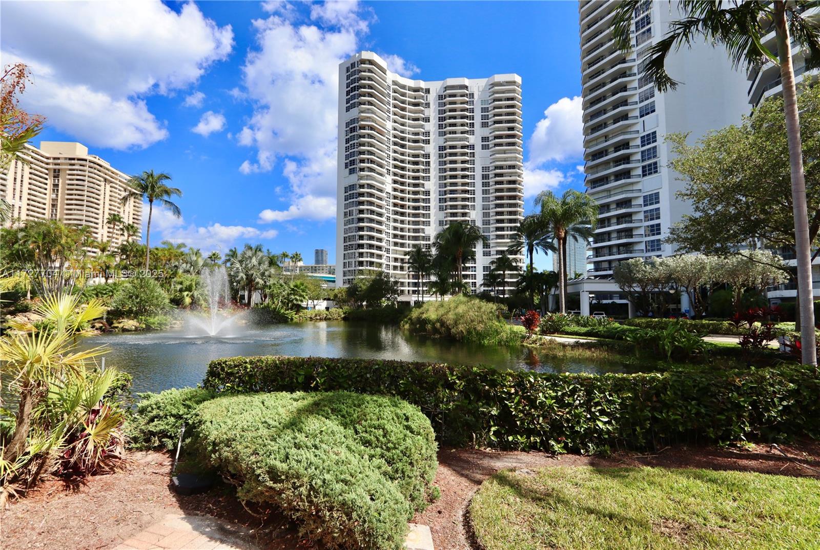 3500 Mystic Pointe Dr # 2708