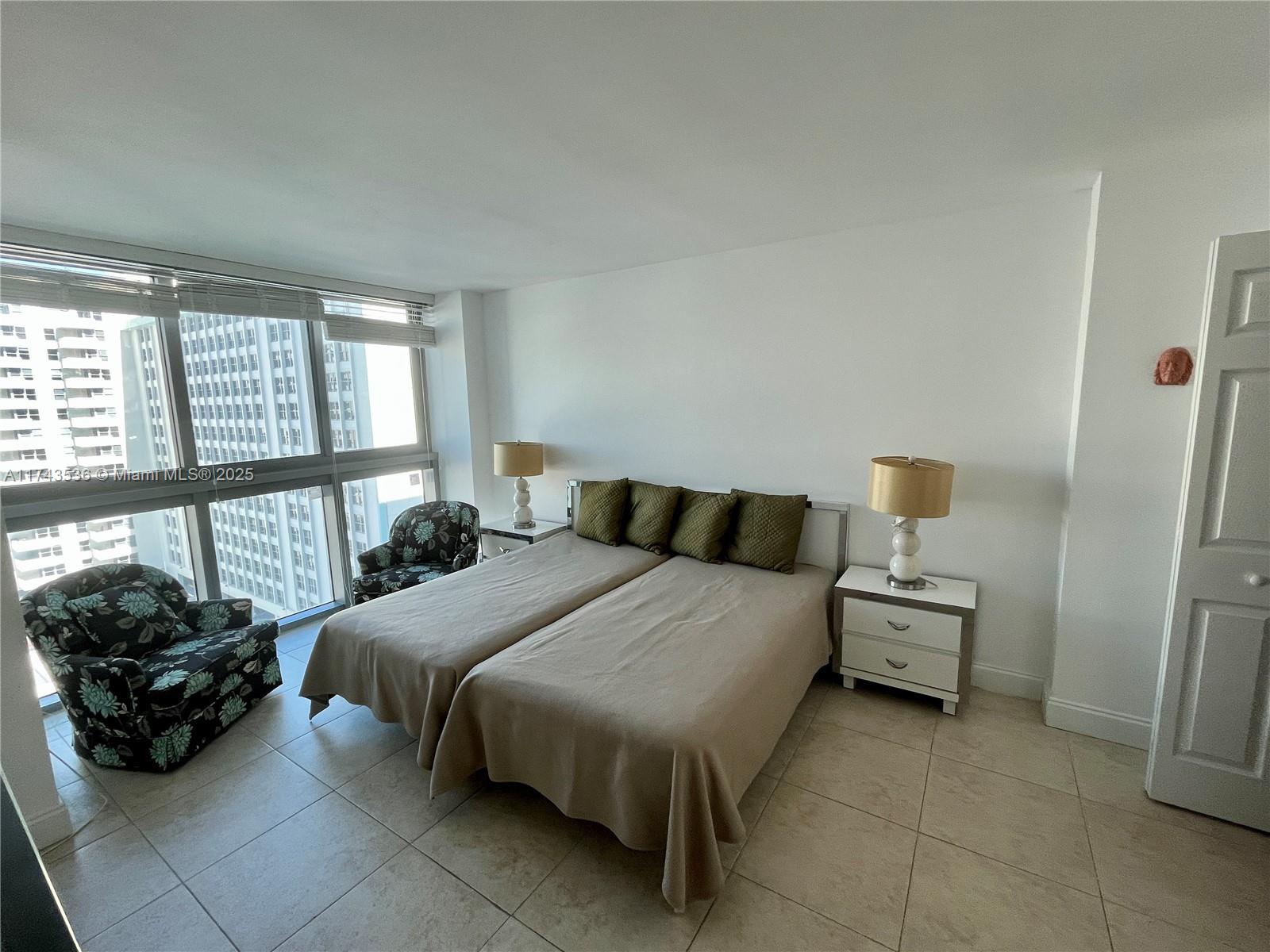 2655 Collins Ave # 1403