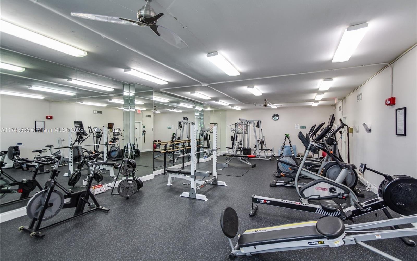 2655 Collins Ave # 1403