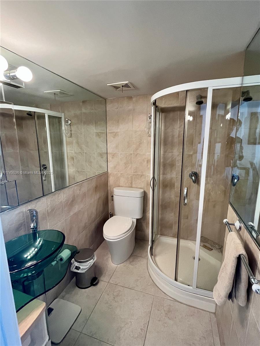 2655 Collins Ave # 1403