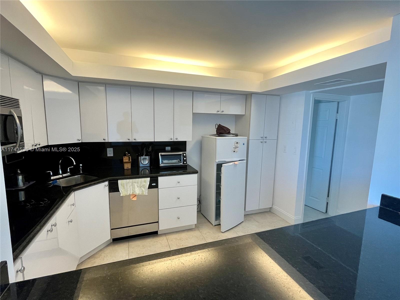 2655 Collins Ave # 1403