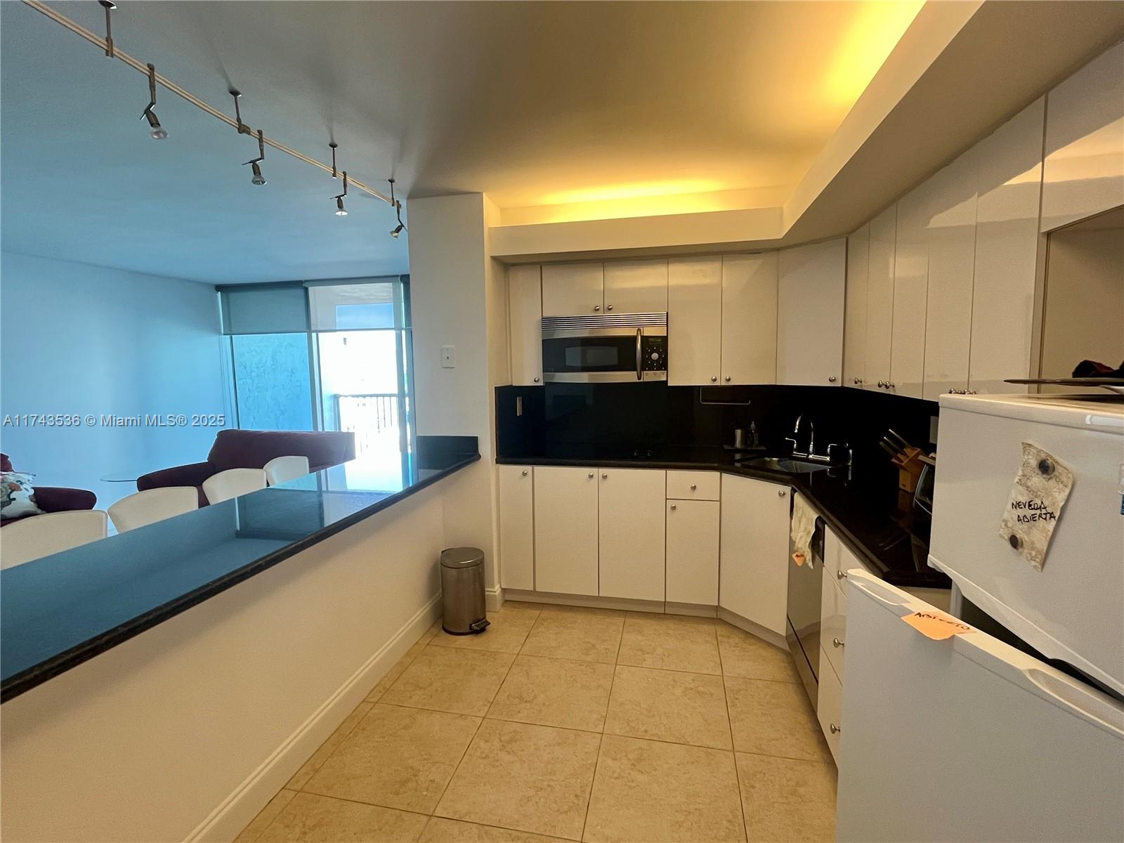 2655 Collins Ave # 1403