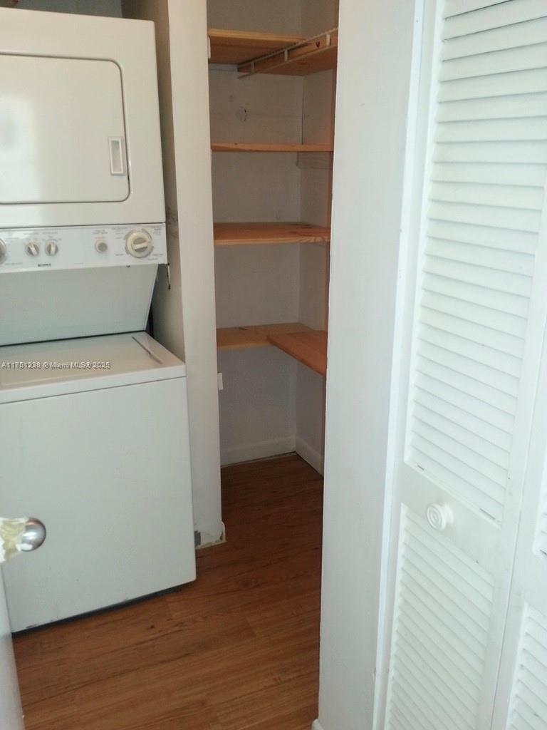 1337 Euclid Ave # 205
