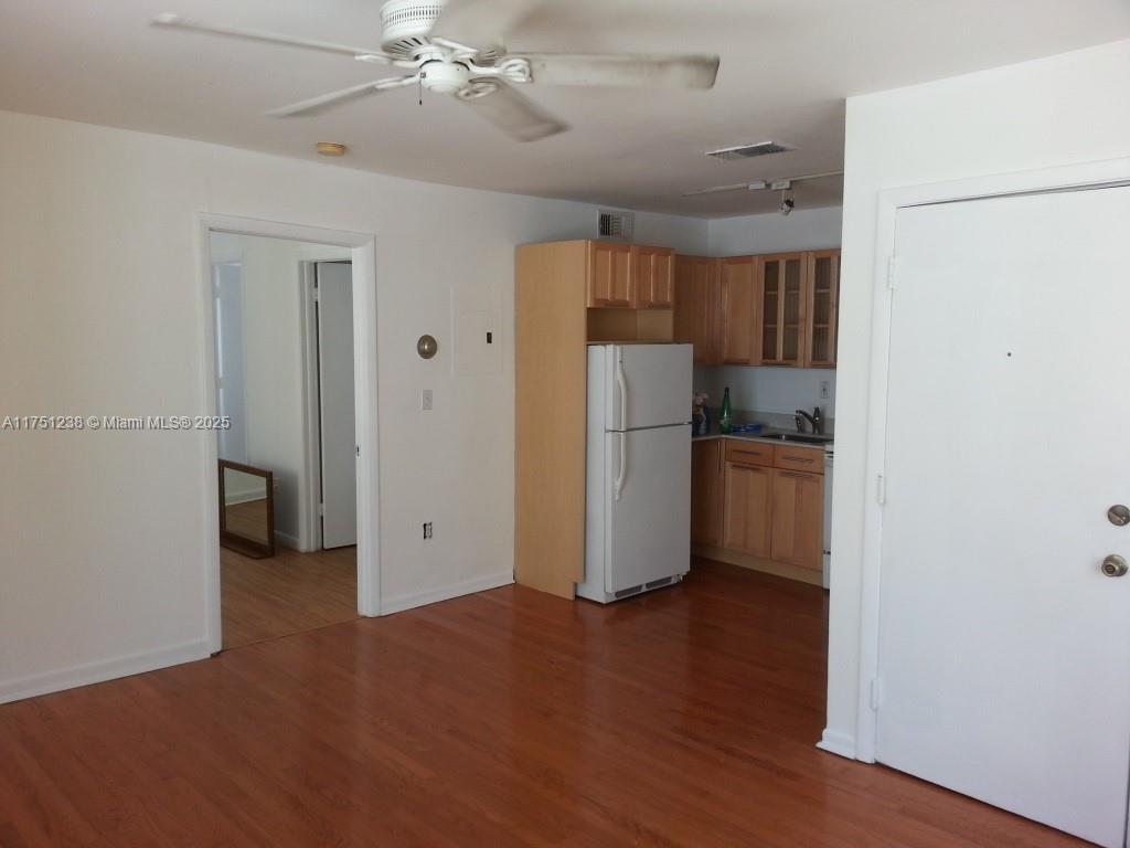 1337 Euclid Ave # 205